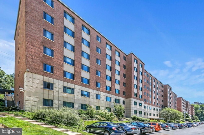 Building Photo - Welcome to this lovely and spacious fully remodeled 1 bedroom, 1 bath condo at The Cavendish