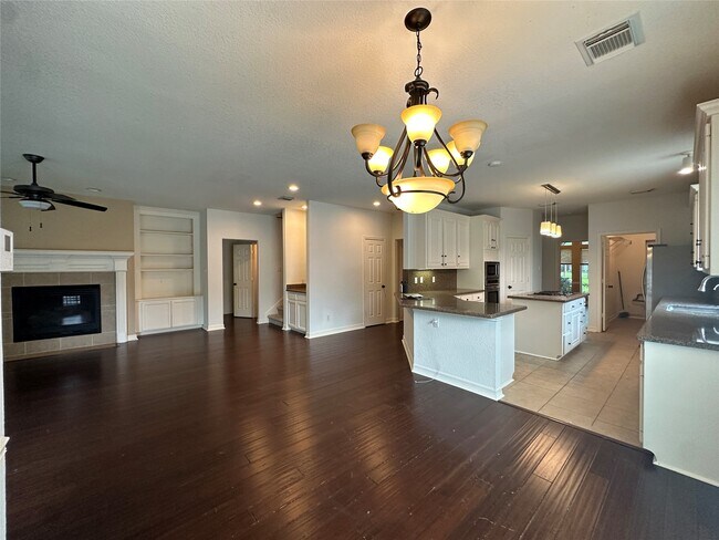 Building Photo - 3206 Oakland Dr