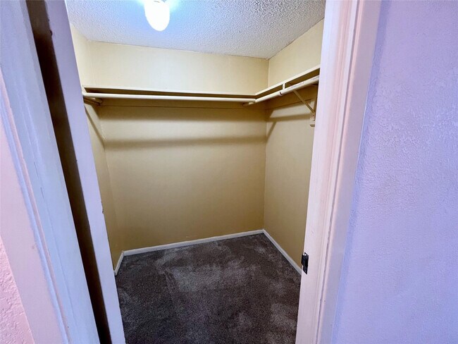 Building Photo - 3000 N Palm Aire Dr