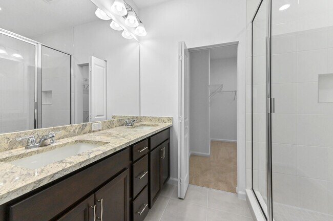 Building Photo - 4093 Longwood Lake Sq