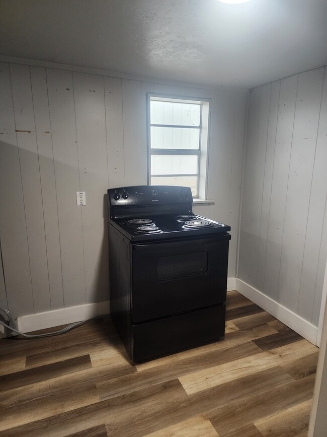 Building Photo - 111 1/2 W Locust Ave