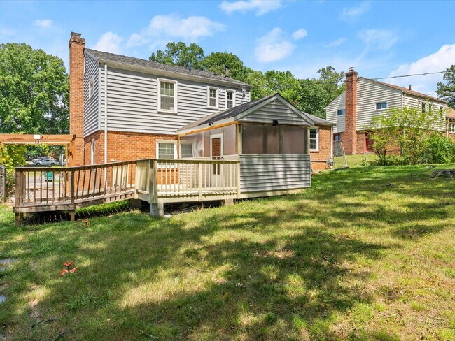 Building Photo - 2220 Lauderdale Dr