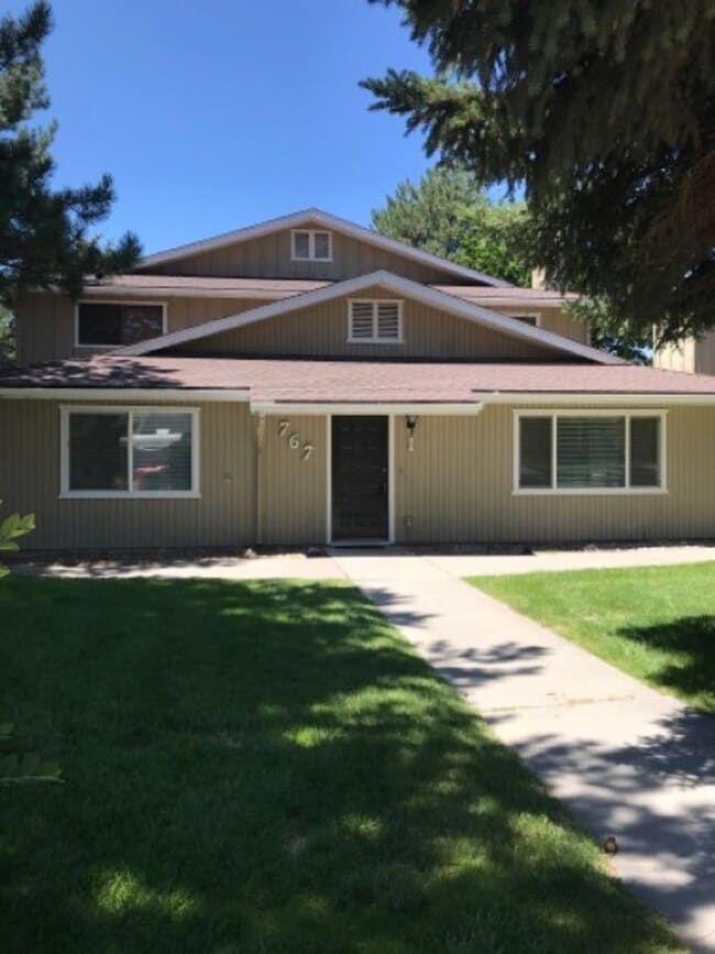 Building Photo - 767 Meadows Dr