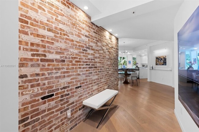 Building Photo - 151 Isle of Venice Dr