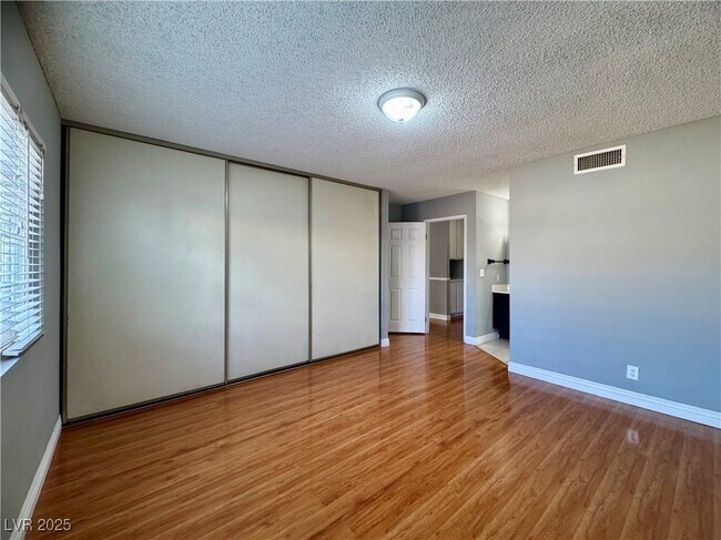 Building Photo - 7018 Montcliff Ave