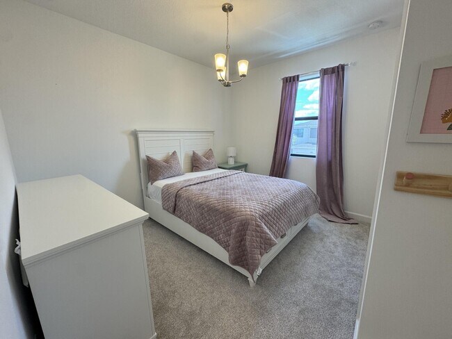 Building Photo - 14083 SW Thorens Dr