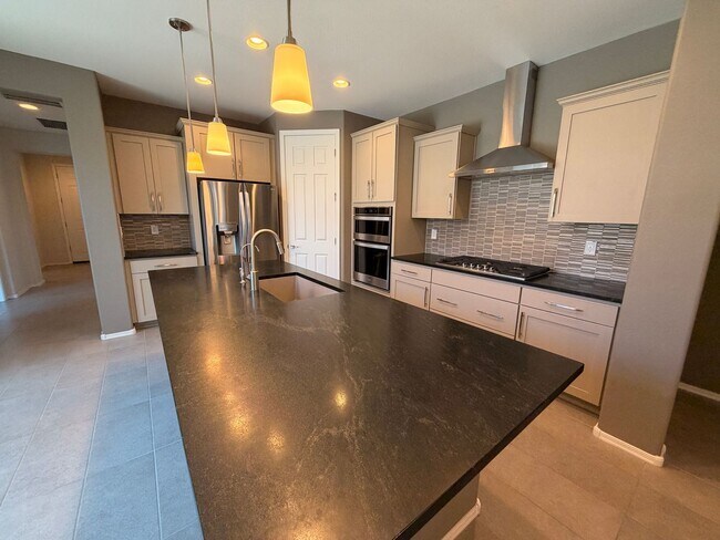 Building Photo - 2 Bed 2 Bath + Den Long-Term Rental in Anthem at Merrill Ranch!