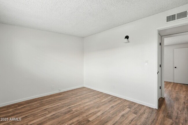 Building Photo - 130 W Harding Ave