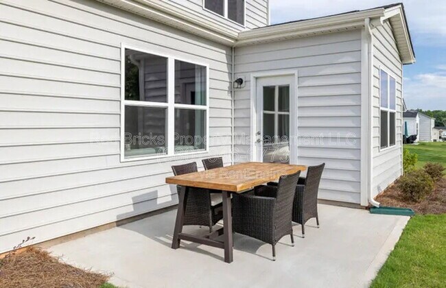 Building Photo - 19016 Yellow Birch Dr