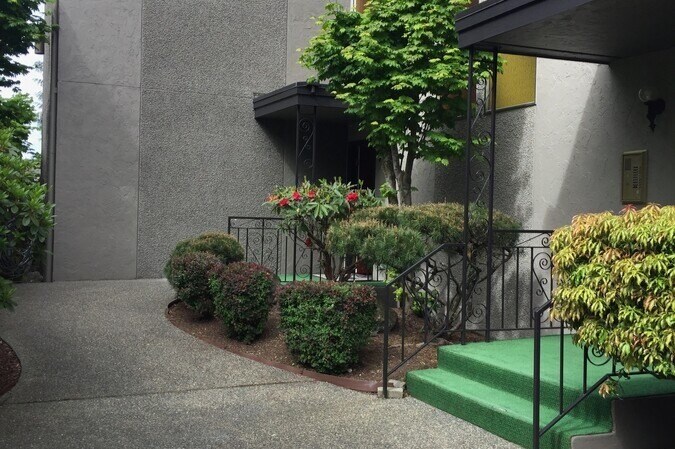 security entry - 314 N 134th St