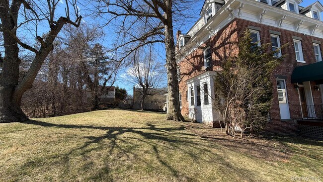 Building Photo - 64 Anstice St