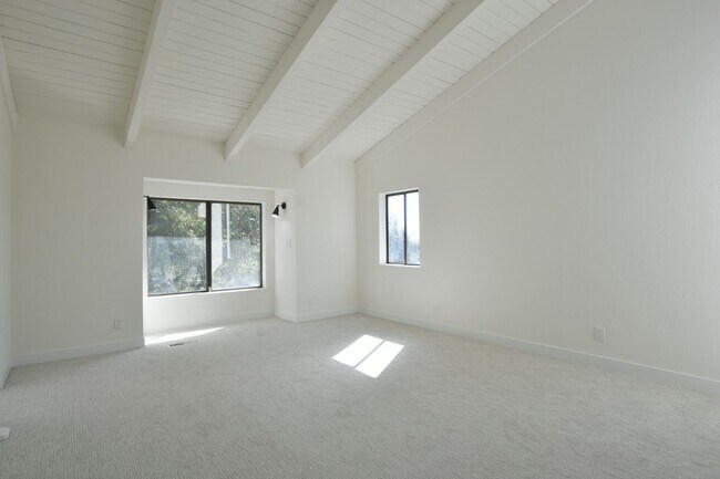 Building Photo - 5318 Fairway Dr
