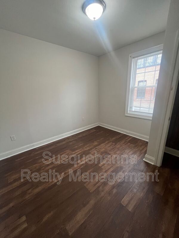 Building Photo - 220 N Plum St