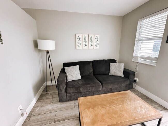 Building Photo - 50 Davie Blvd