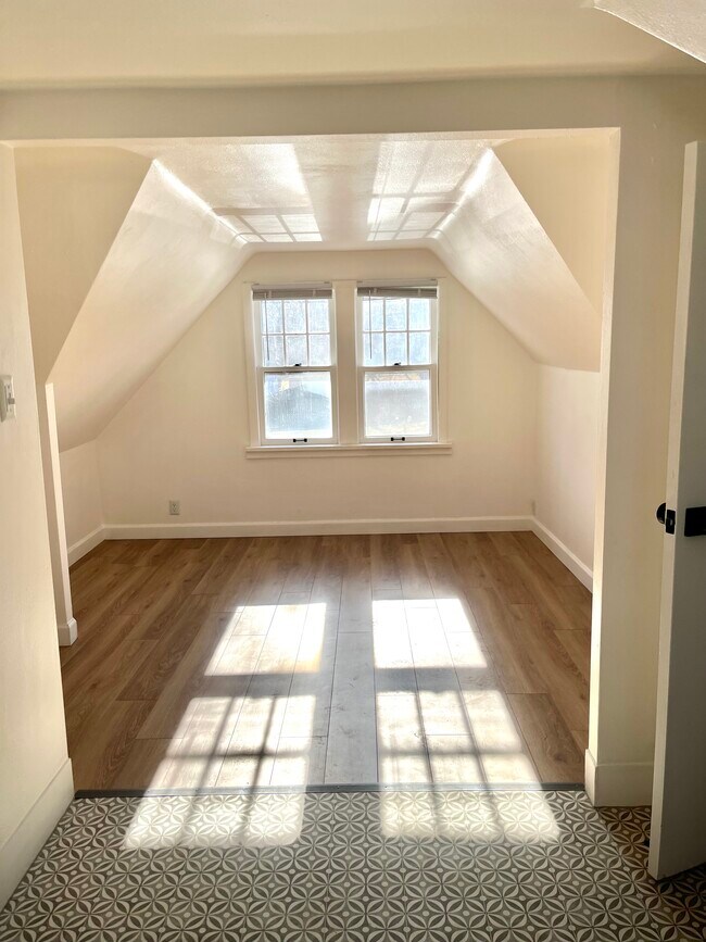 Building Photo - 10174 W Ford Ave