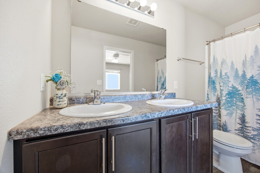 Building Photo - 4304 Estate Dr S