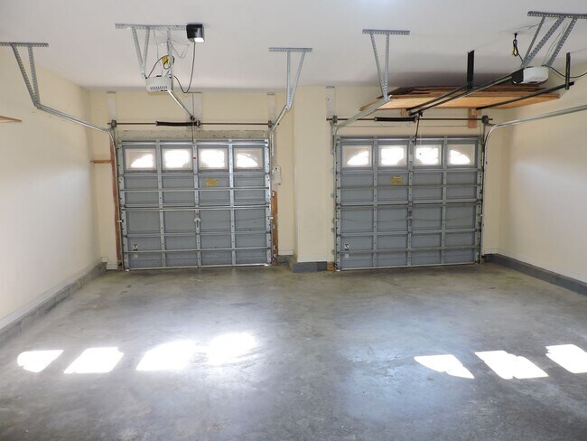 Building Photo - Just minutes to NAS Pensacola & Perdido Key