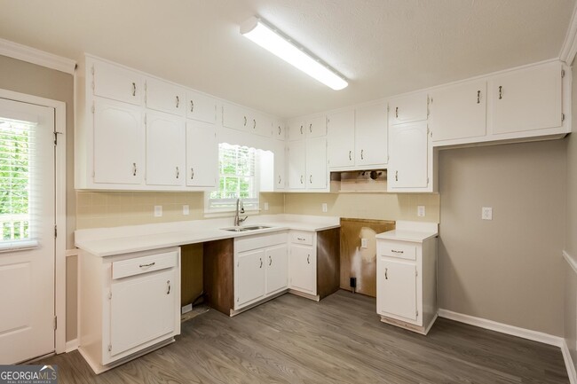 Building Photo - 2300 Leaf Land Dr