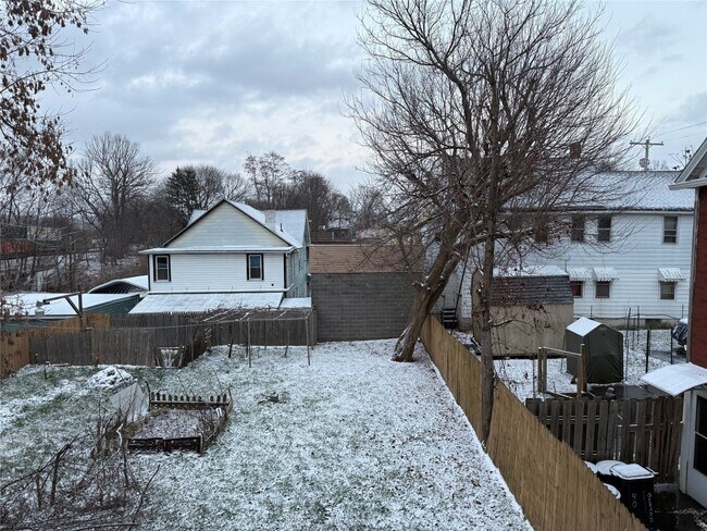 Building Photo - 198 Chapin St