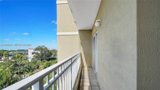 Building Photo - 120 Douglas Rd