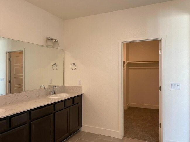 Building Photo - 2454 Fidalgo Wy