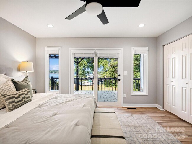 Building Photo - 4954 Moonlite Bay Dr