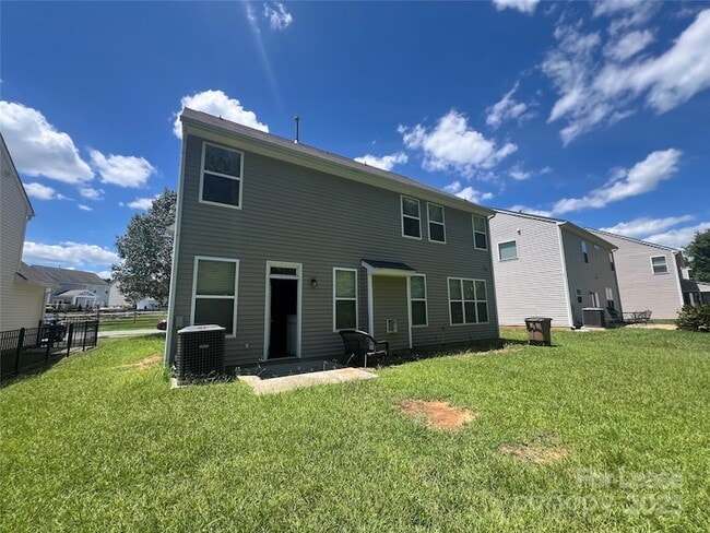 Building Photo - 5008 Centerview Dr