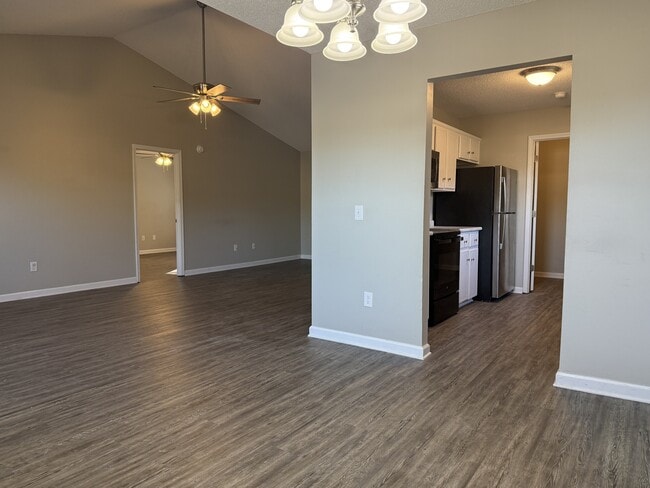 Building Photo - 862 Lyndsi Ln