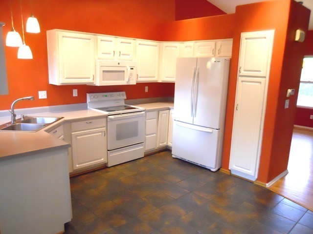 Building Photo - Three Bedroom Home in Wolf Creek, near Fox...
