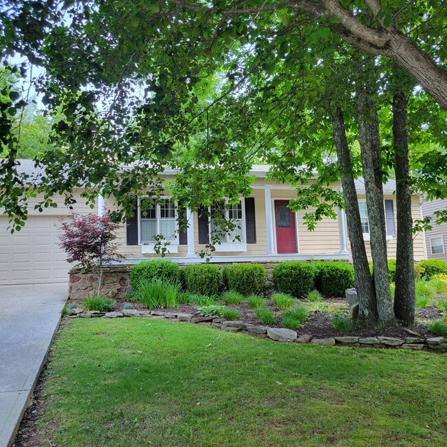 Building Photo - 110 Hilton Ln