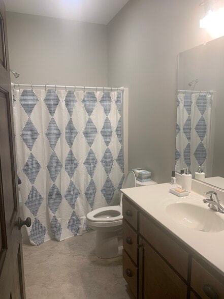 Building Photo - 704 E Wisconsin St