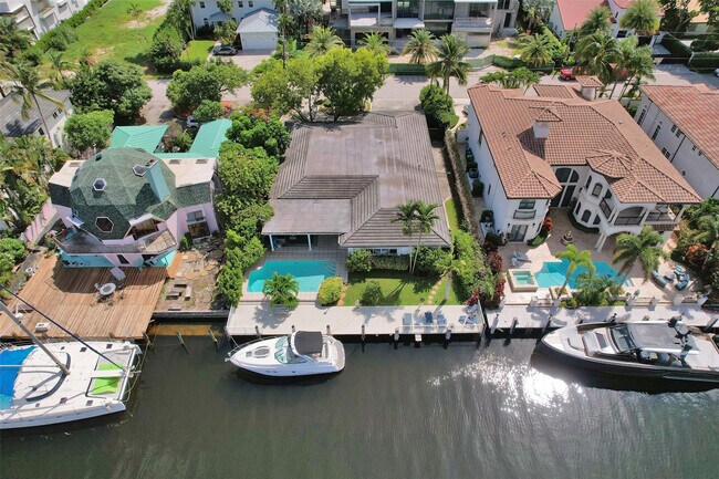 Building Photo - 2427 Sea Island Dr