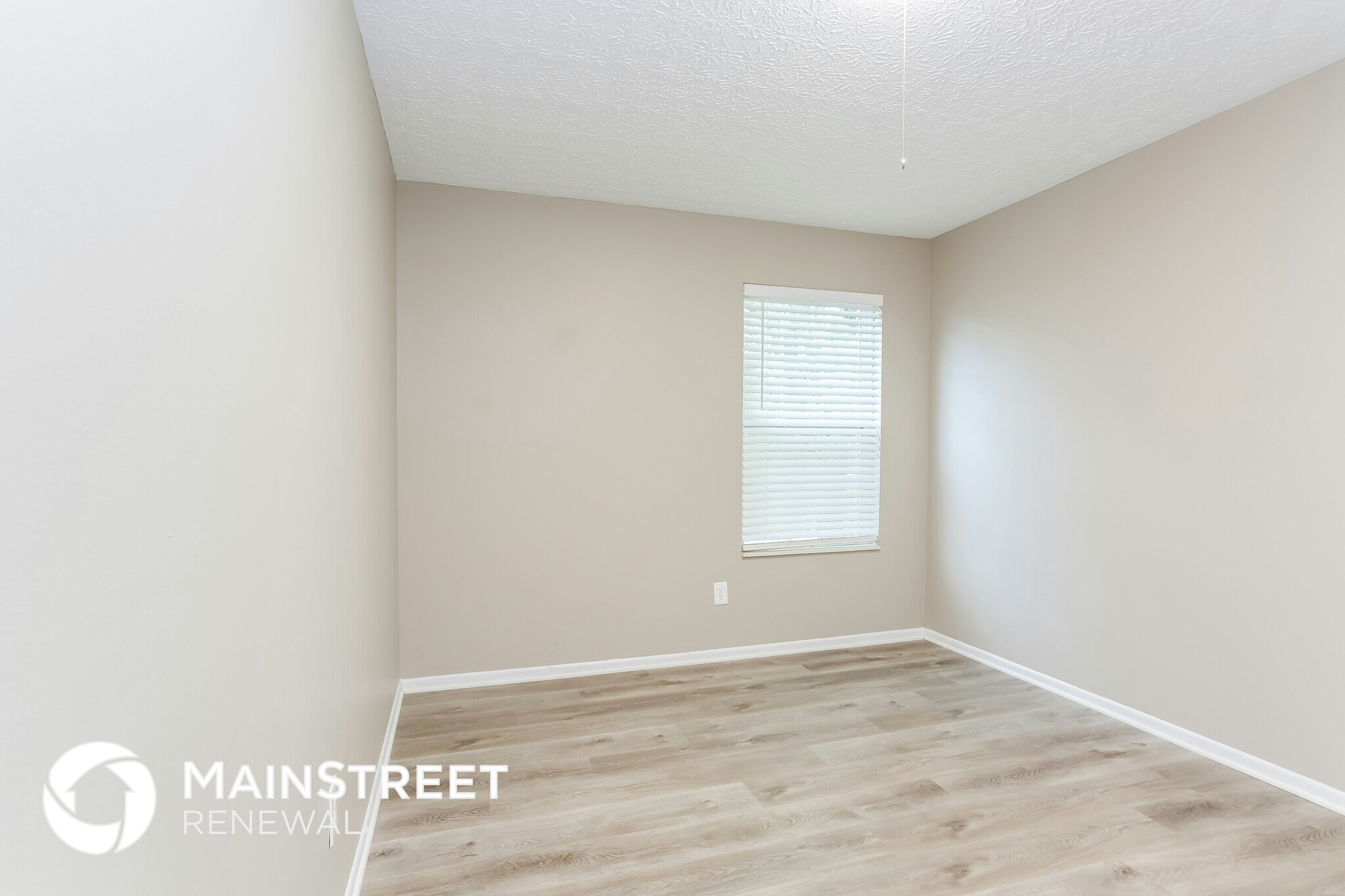 Building Photo - 469 Oak Village Dr