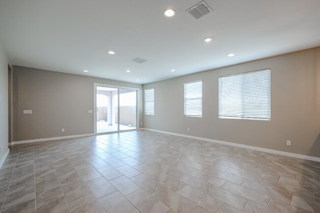 Building Photo - 15773 W Kendall St