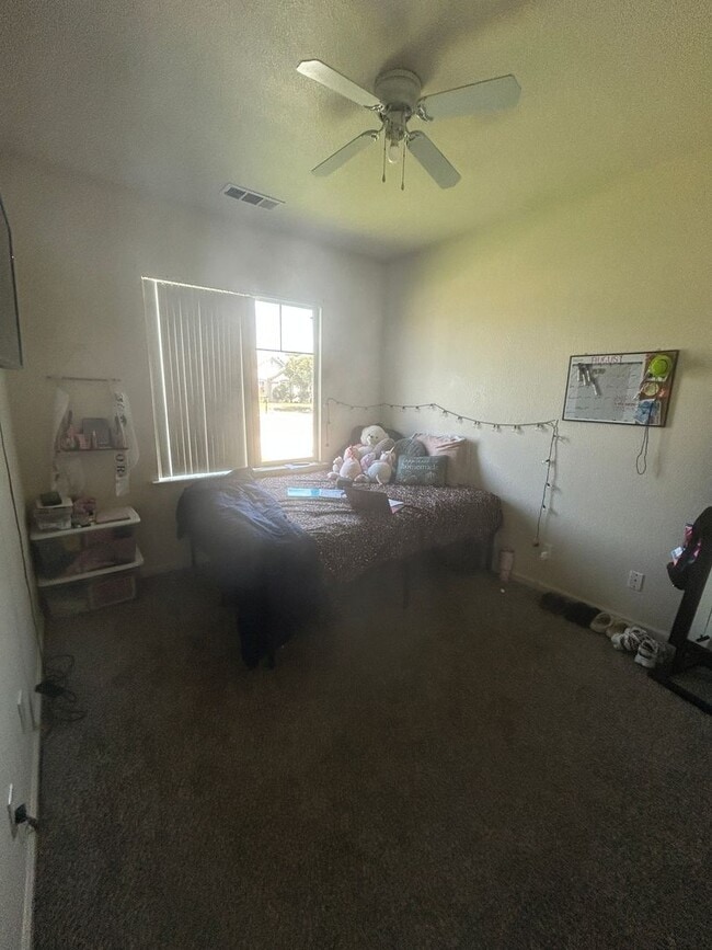 Building Photo - 4 bedrooms in Lemoore Easy Highway Access