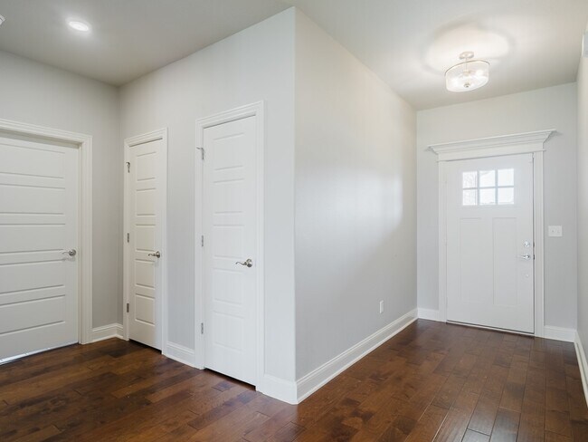 Building Photo - 940 W Ashmore Landing Loop