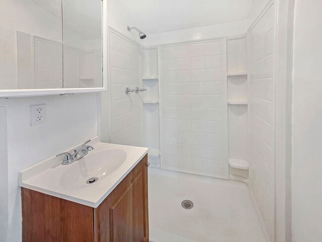 Building Photo - Hidden Gem: Adorable 1BR Cabin in Druid Hills