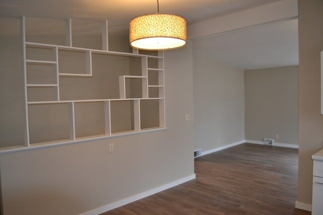 Building Photo - Ranch level home in great neighborhood! 2 ...
