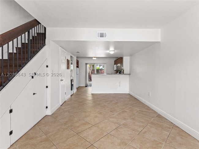 Building Photo - 560 NW 82nd Pl