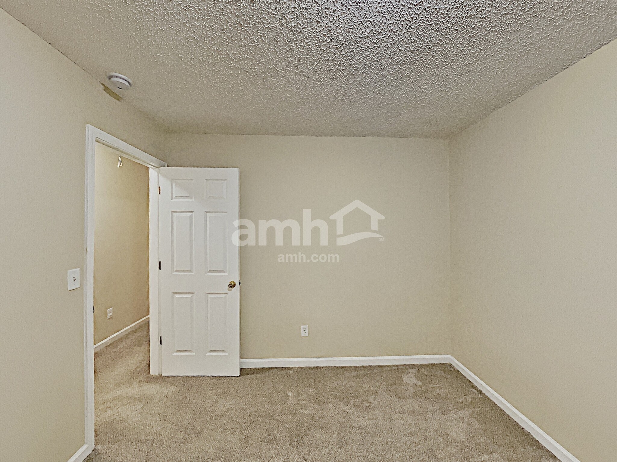 Building Photo - 466 Camella Cir