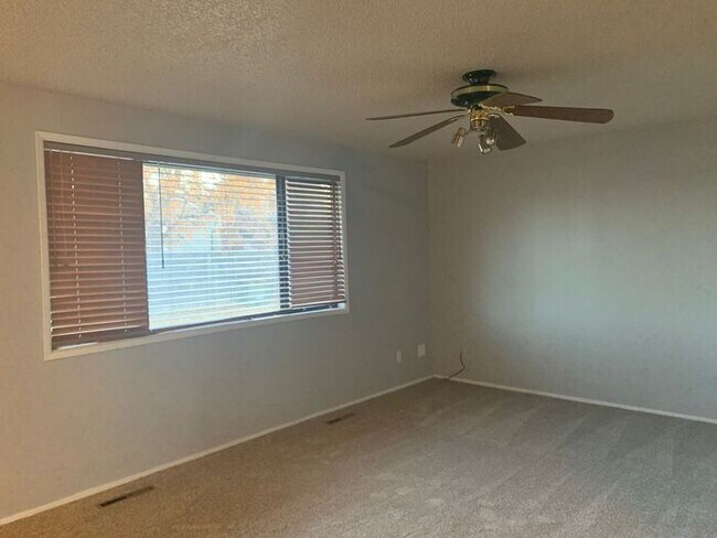 Building Photo - Lovely 3 Bedroom 1 Bath Ranch-Style House ...