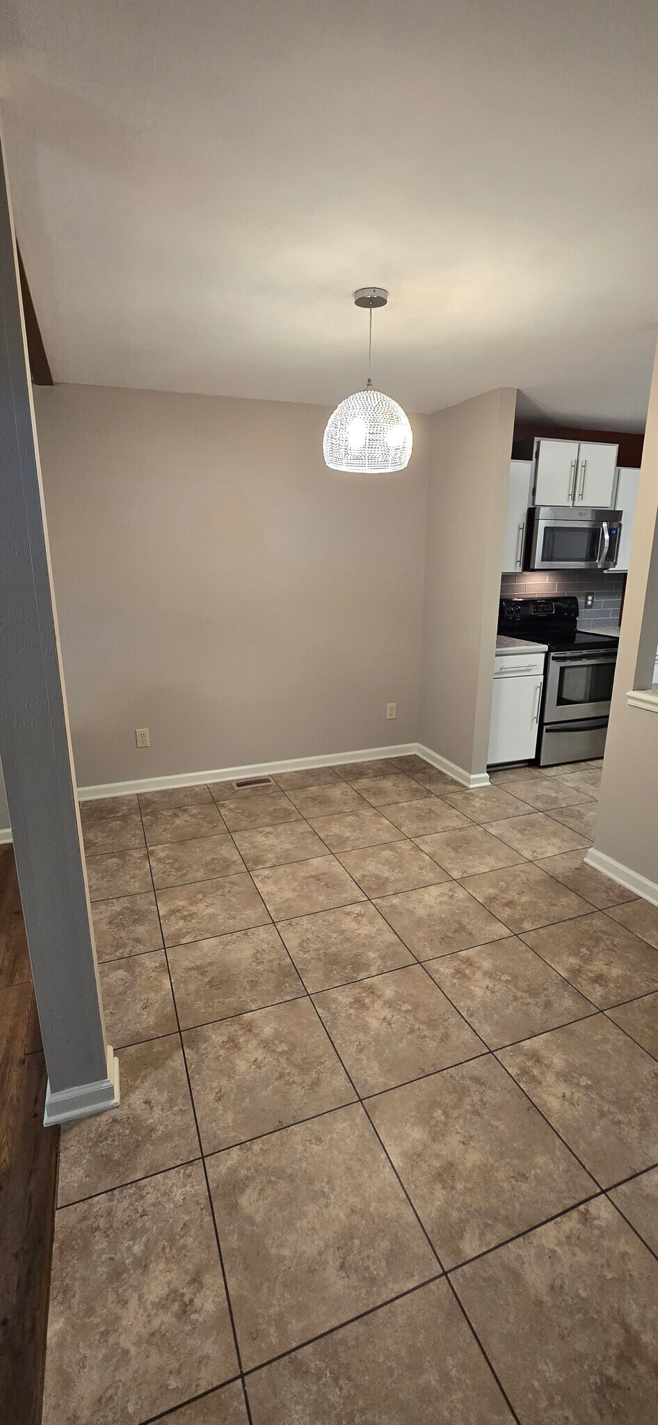 Building Photo - 2025A Stoneycreek Dr
