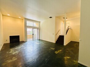Building Photo - 2339 Hyperion Ave