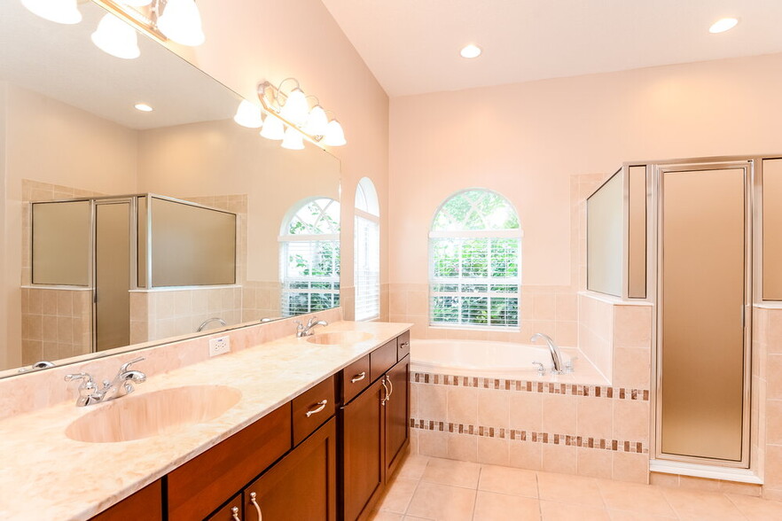 Building Photo - 2302 Fountain Grass Dr