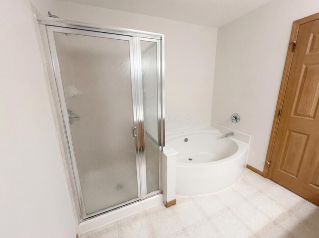 Building Photo - 1000 Hidden Cove Way