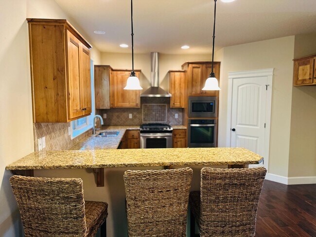 Building Photo - Beautiful Custom Felida Home