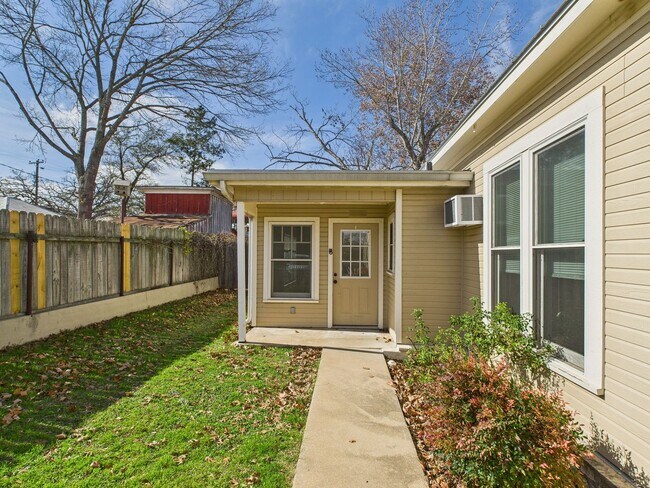 Building Photo - 512 Kraupahen St