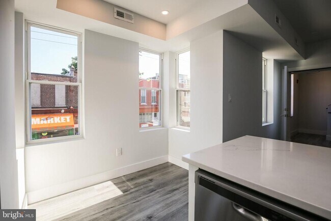 Building Photo - 537 N 35th St