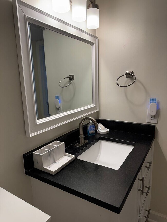 Building Photo - Remodeled First Floor Ocean Walk Condo- Furnished