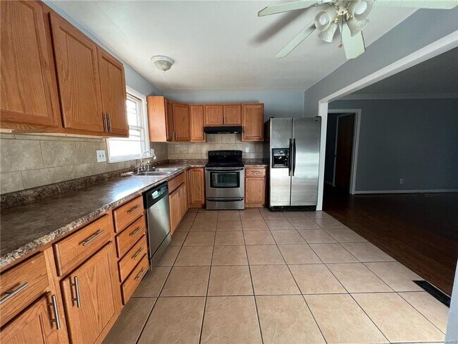 Building Photo - 1565 Zurich Dr